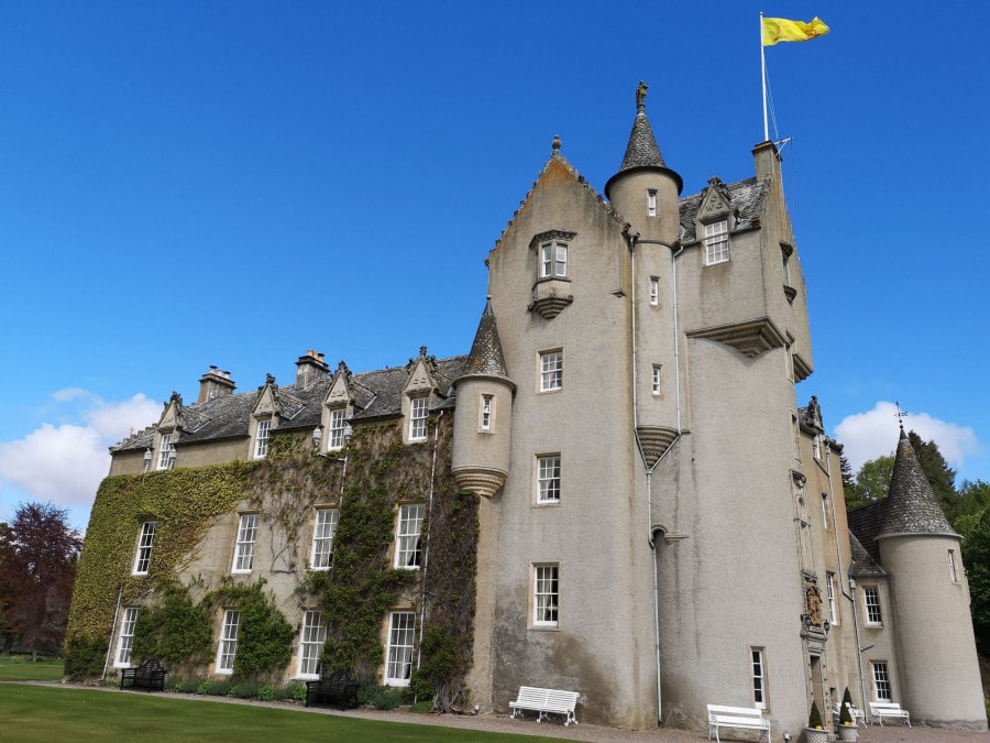 Ballindalloch Castle, Speyside Way Hillwalk Tours Ltd.