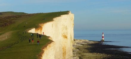 Die weissen Klippen und der Leuchturm von Beachy Head